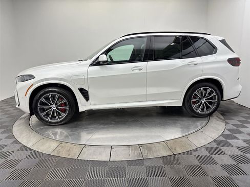 New 2026 BMW X5 xDrive50e w/ Executive Package AWD/4WD image 16