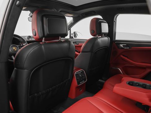 Certified 2022 Porsche Macan GTS image 51