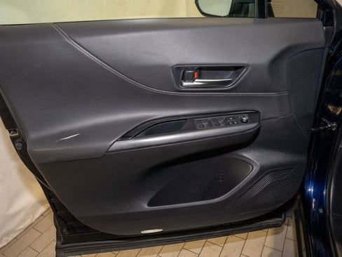 Used 2021 Toyota Venza LE image 11