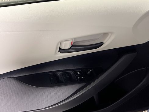 Used 2022 Toyota Corolla LE image 17