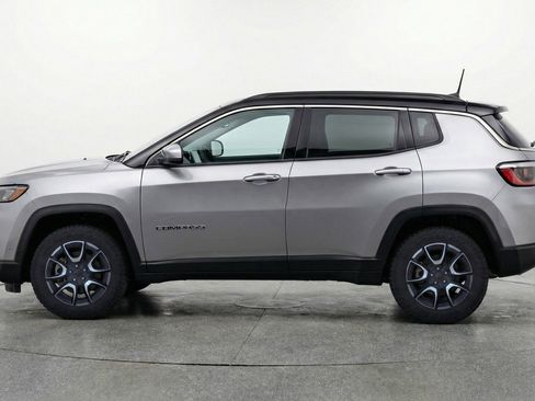 Used 2025 Jeep Compass Trailhawk image 5