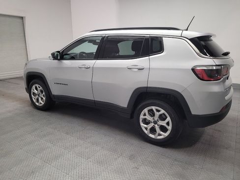 Used 2025 Jeep Compass Latitude AWD/4WD image 3