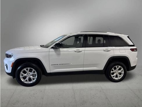 Used 2023 Jeep Grand Cherokee Limited AWD/4WD image 2