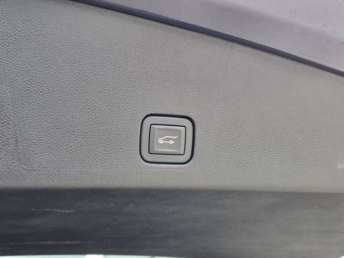 Certified 2025 Cadillac XT6 Premium Luxury image 32