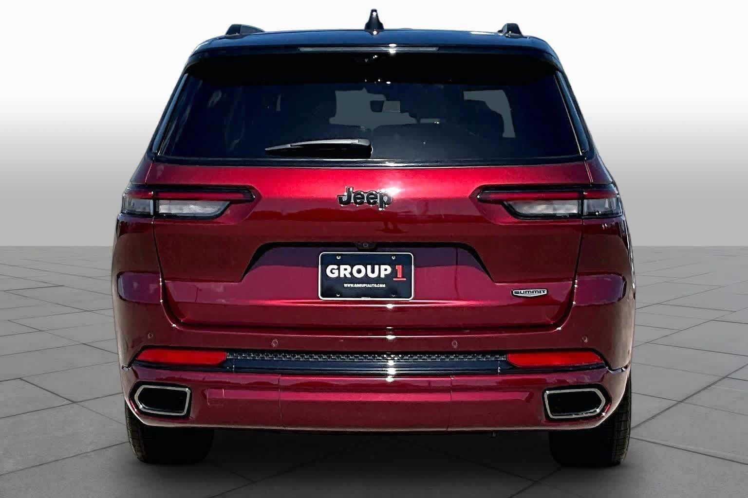 Used 2025 Jeep Grand Cherokee L Summit AWD/4WD image 5