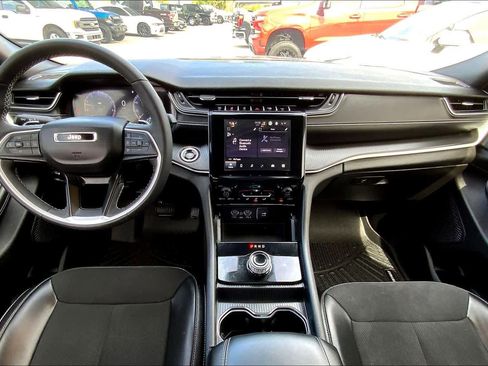 Used 2024 Jeep Grand Cherokee L Altitude image 14