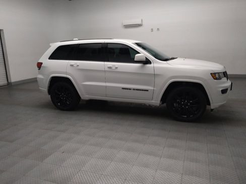 Used 2020 Jeep Grand Cherokee Altitude RWD image 11