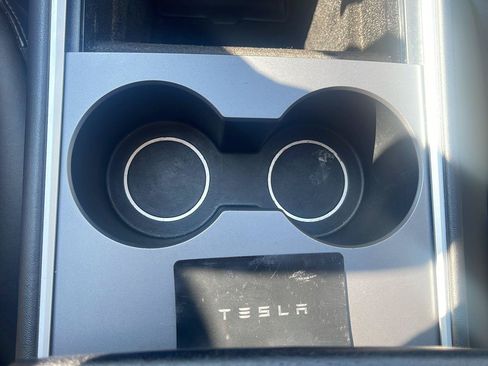 Used 2022 Tesla Model Y Long Range AWD/4WD image 23