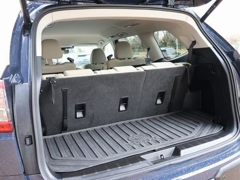 Used 2024 Subaru Ascent Premium w/ Convenience Package image 17