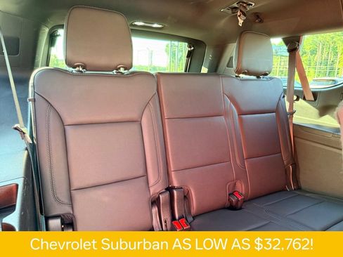 Used 2022 Chevrolet Suburban LT RWD image 19