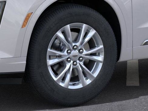 New 2025 Cadillac XT6 Luxury image 9