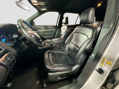 Used 2019 Ford Explorer XLT w/ Equipment Group 202A image 23