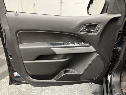 Used 2018 Chevrolet Colorado ZR2 w/ ZR2 Midnight Special Edition AWD/4WD image 6