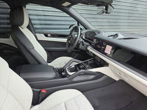 New 2026 Porsche Cayenne S image 18