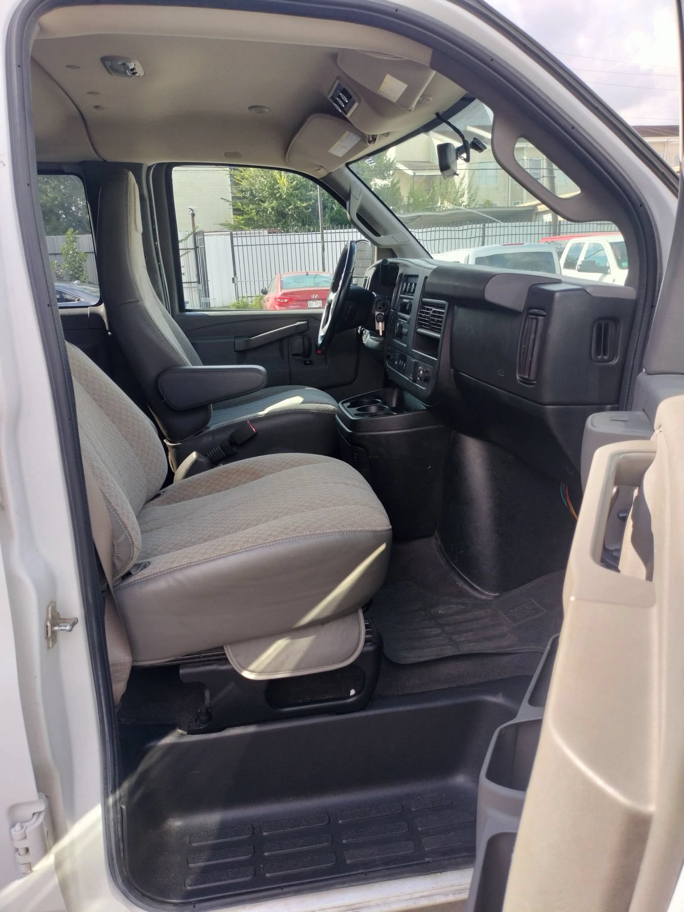 Used 2019 Chevrolet Express 2500 LS w/ Driver Convenience Package RWD image 31