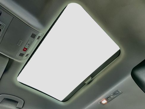 Used 2025 Volkswagen Jetta SE FWD image 26