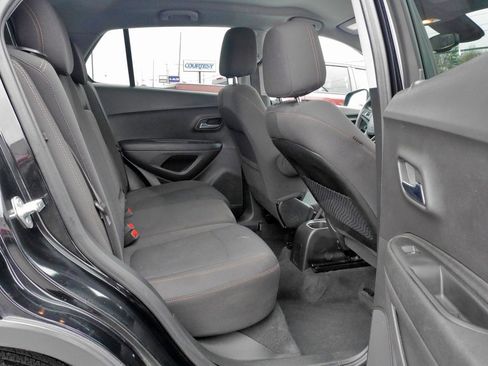 Used 2020 Chevrolet Trax LS w/ Tint and Cruise Package image 11