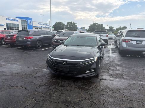 Used 2019 Honda Accord Touring image 3