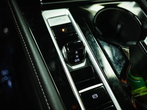 Used 2025 Volkswagen Atlas SE FWD image 21