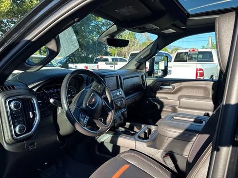 Used 2022 GMC Sierra 2500 AT4 w/ AT4 Premium Plus Package AWD/4WD image 10