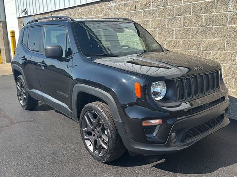 Used 2021 Jeep Renegade Latitude AWD/4WD image 2