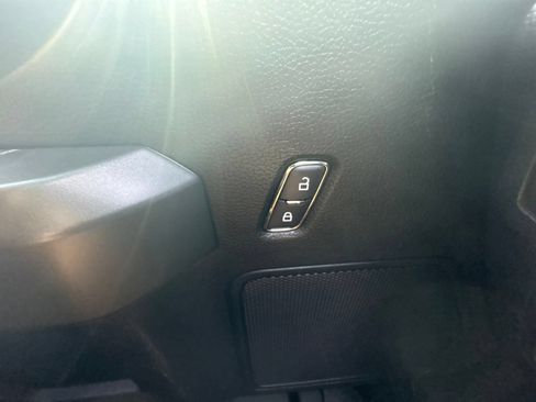 Used 2018 Ford F150 XLT w/ Equipment Group 302A Luxury AWD/4WD image 25
