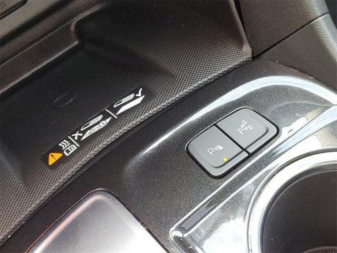 Used 2022 Chevrolet Equinox Premier image 20