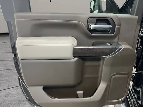 Used 2022 Chevrolet Silverado 2500 LTZ w/ LTZ Plus Package AWD/4WD image 12