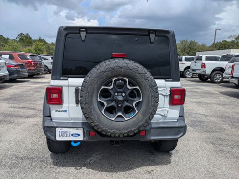 Used 2022 Jeep Wrangler Unlimited Rubicon 4xe w/ Cold Weather Group AWD/4WD image 5