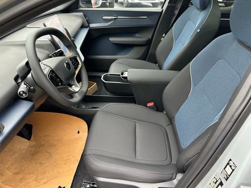 New 2025 Volvo EX30 Plus w/ Protection Package Premier image 2