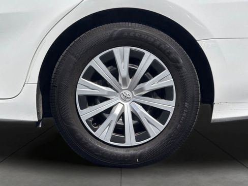Used 2020 Toyota Camry LE w/ Preferred Accessory Package FWD image 11