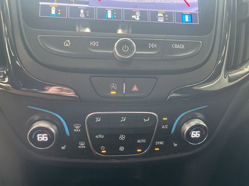 Used 2022 Chevrolet Equinox RS w/ RS Leather Package image 23