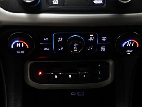 Certified 2023 GMC Acadia SLE w/ Driver Convenience Package image 11