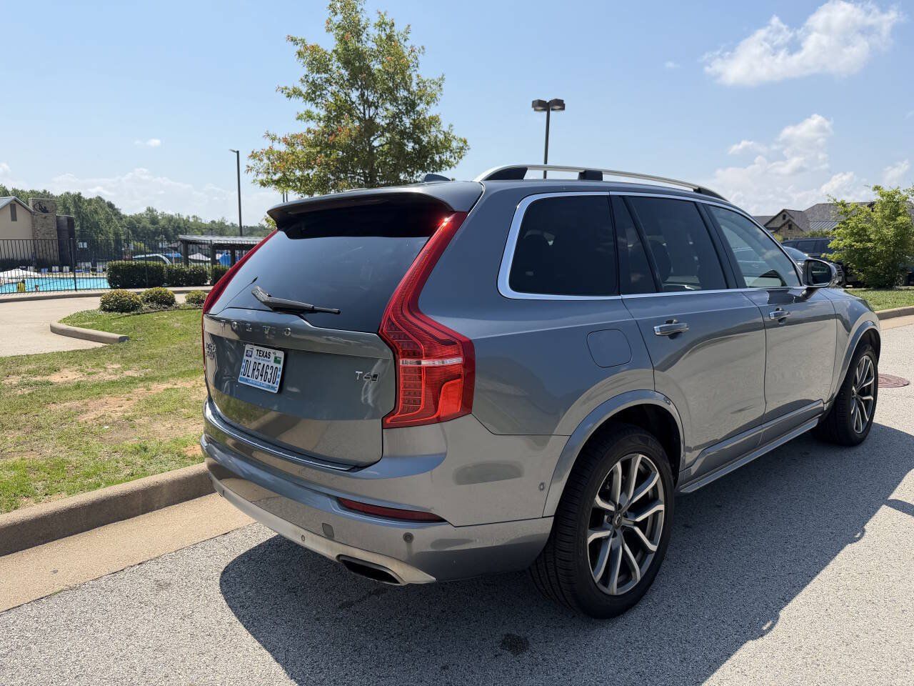 Used 2018 Volvo XC90 T6 Momentum w/ Convenience Package AWD/4WD image 8