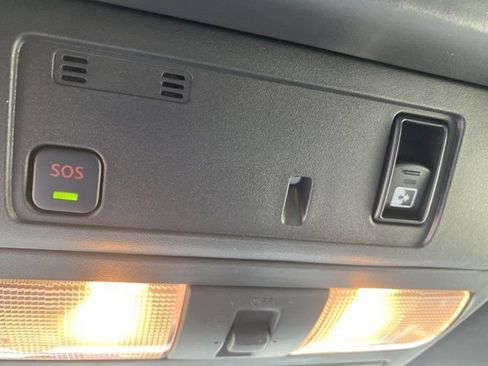 Used 2024 Nissan Titan SV w/ SV Convenience Package image 19