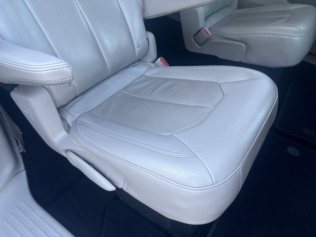Used 2019 Chrysler Pacifica Touring-L Plus FWD image 33