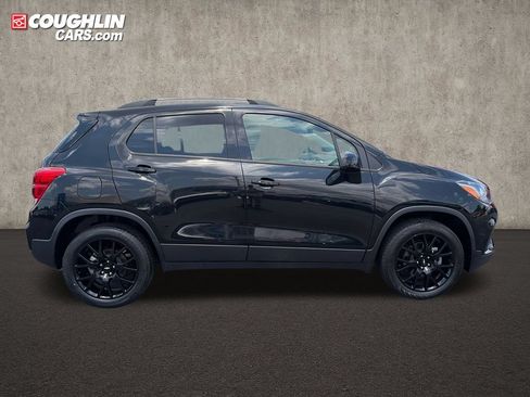 Used 2022 Chevrolet Trax LT w/ Midnight Edition AWD/4WD image 9