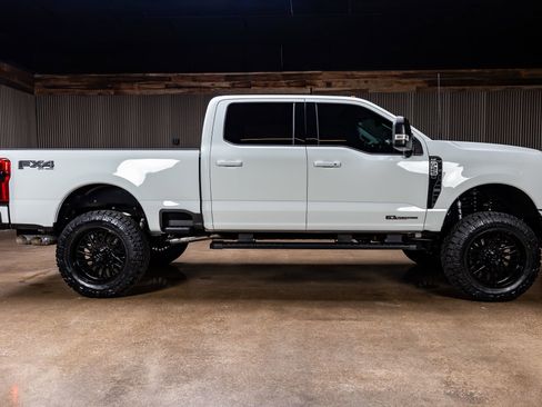 Used 2025 Ford F250 XLT w/ Black Appearance Package image 11