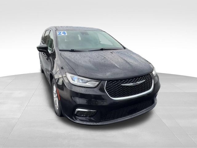 Used 2024 Chrysler Pacifica Touring-L FWD image 8