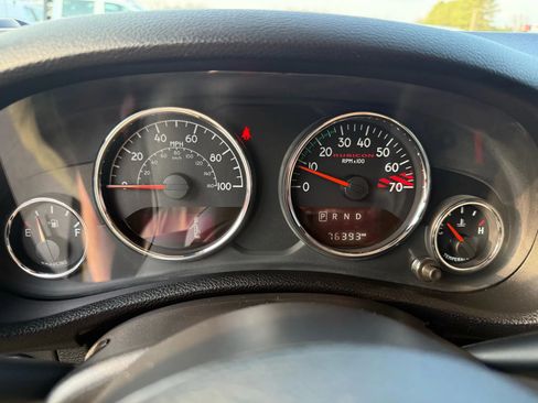Used 2017 Jeep Wrangler Unlimited Rubicon AWD/4WD image 8