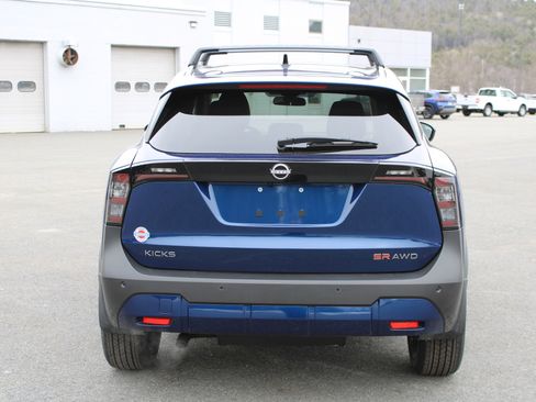 New 2026 Nissan Kicks SR w/ Cold Weather Package image 3