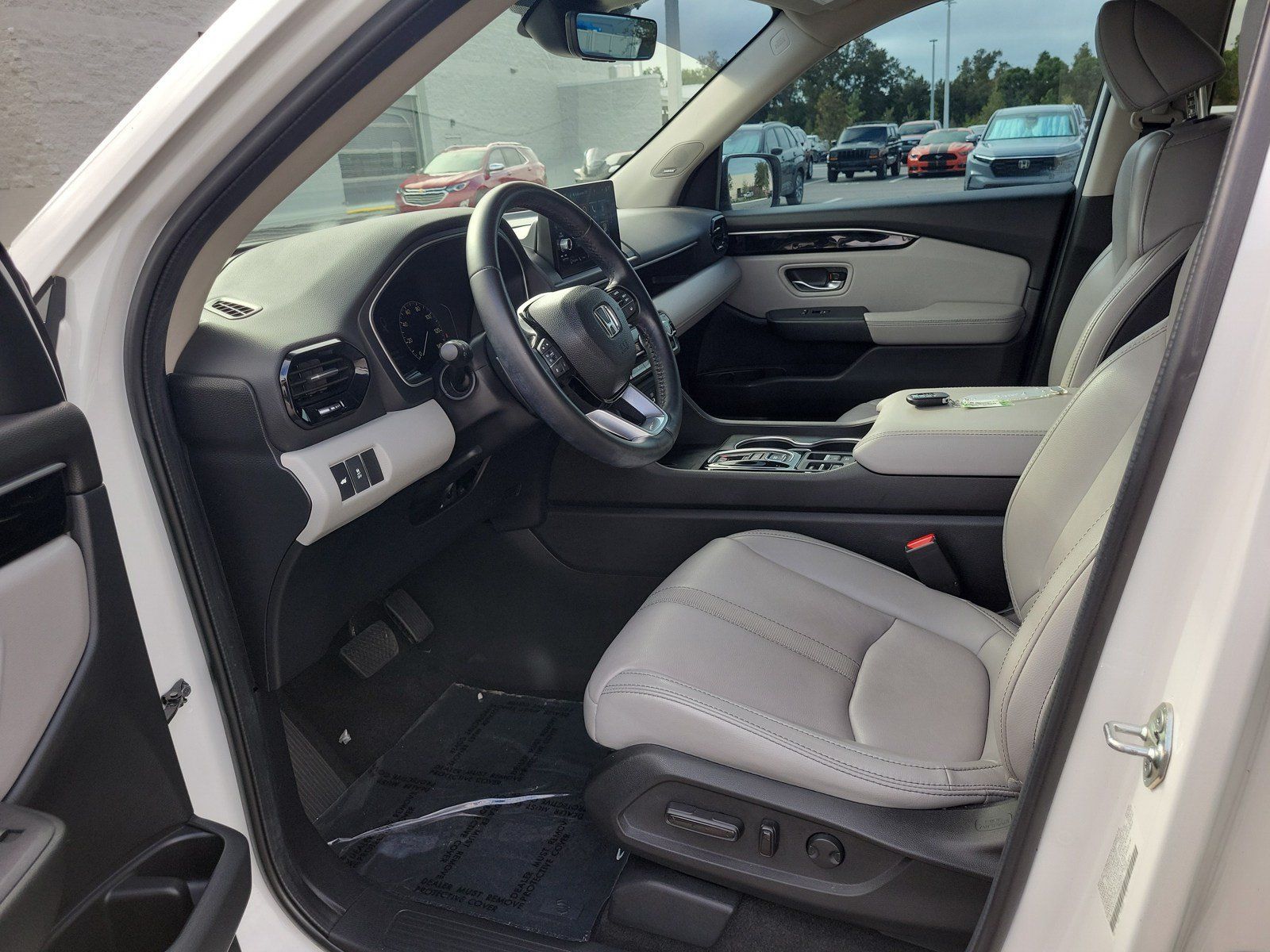 Used 2024 Honda Pilot Touring image 15
