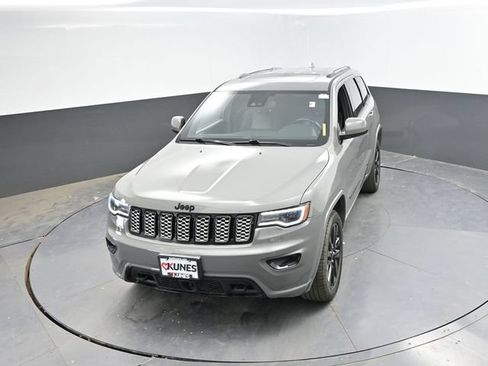 Used 2020 Jeep Grand Cherokee Altitude AWD/4WD image 42