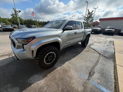 Used 2024 Toyota Tacoma TRD Off-Road AWD/4WD image 3