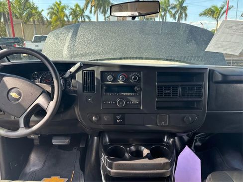 Used 2015 Chevrolet Express 3500 Extended RWD image 16