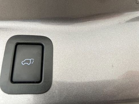 Used 2018 Toyota Highlander XLE AWD/4WD image 18