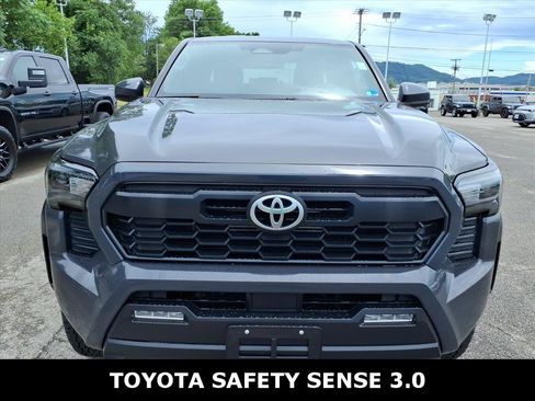 Used 2025 Toyota Tacoma TRD Off-Road AWD/4WD image 8