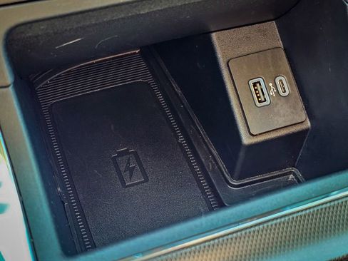 Used 2021 Ford Edge Titanium w/ Class II Trailer Tow Package image 26