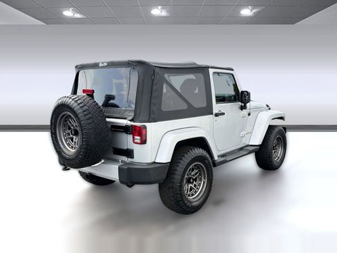 Used 2011 Jeep Wrangler Sahara w/ Connectivity Group AWD/4WD image 8