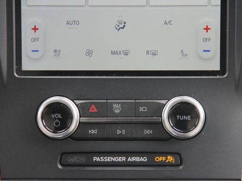 Certified 2022 Ford Edge Titanium AWD/4WD image 17